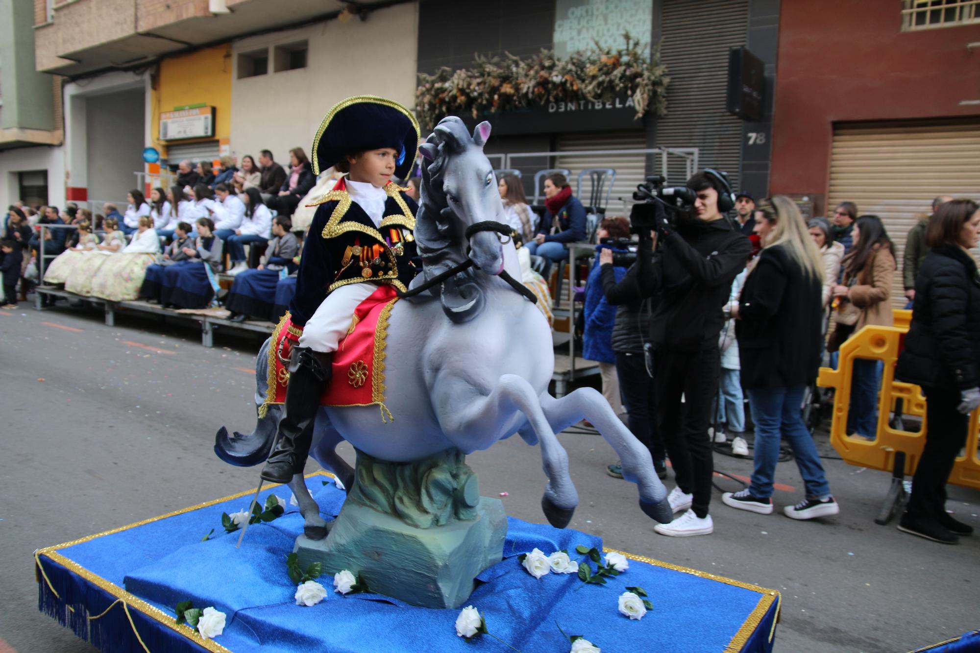 Búscate en las fotos del premio al Barri València en la cabalgata del Ninot infantil de Burriana