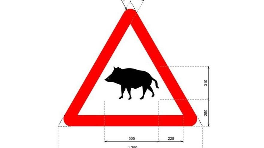 Nueva señal de la DGT: Paso de animales en libertad (jabalíes) .