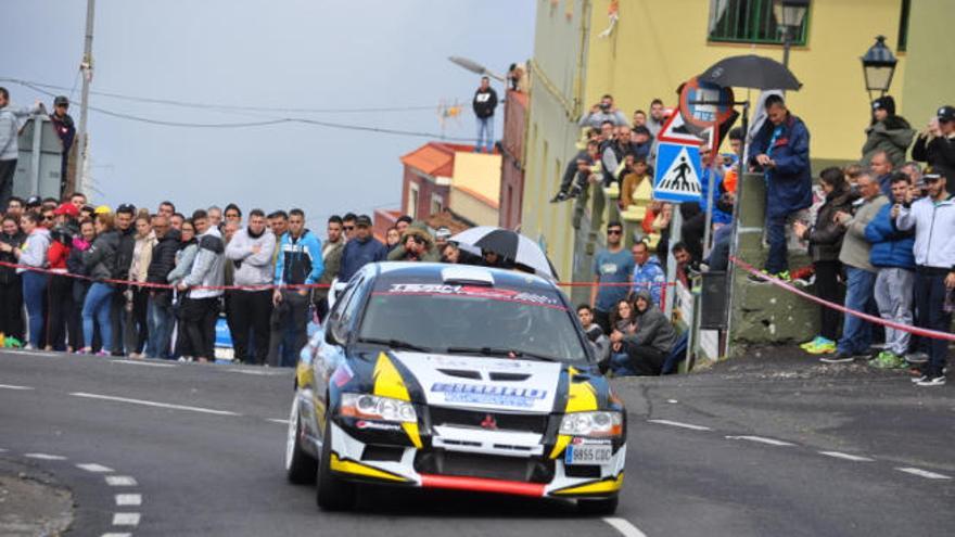 José Luis Méndez, con su Mitsubishi, en una edición anterior de la Subida a Palo Blanco.