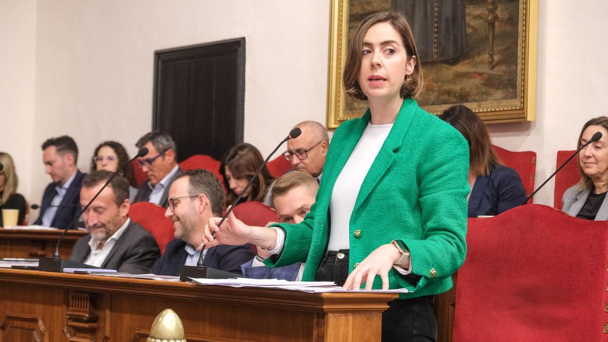 La portavoz de Compromís en Elche, Esther Díez, durante uno de los últimos plenos