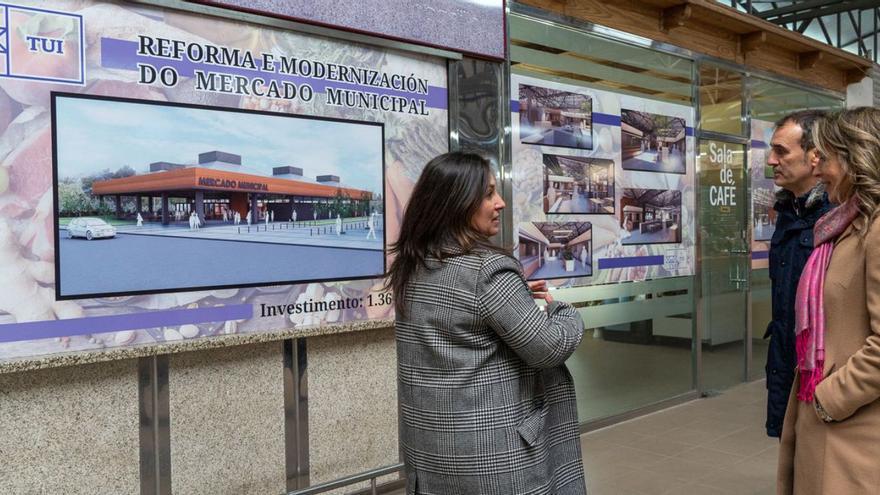 Ana Núñez, Xiana Méndez y Enrique Cabaleiro, ayer, durante la visita.