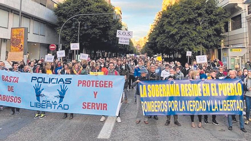 La manifestación del sábado: la mayoría no llevaba mascarilla o hacía mal uso de ella.