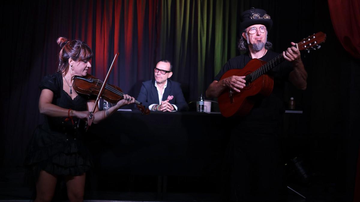 Helena Perdomo, Pedro Olloqui y Pepin Banzo, este viernes, durante la presentación de la nueva temporada de El Sótano Mágico.
