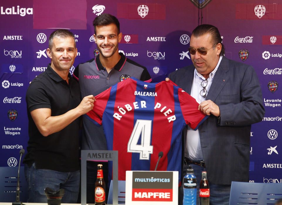 Róber Pier, presentado como jugador del Levante