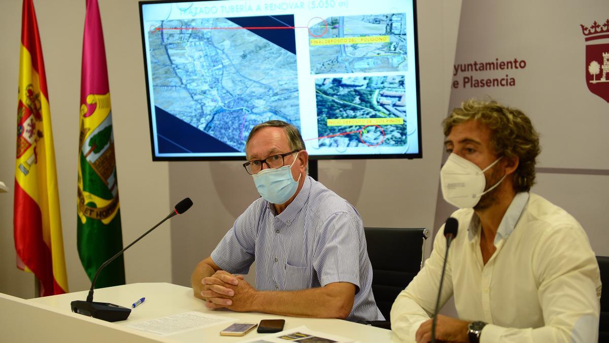 Presentación del proyecto de mejora del servicio del agua en el ayuntamiento .