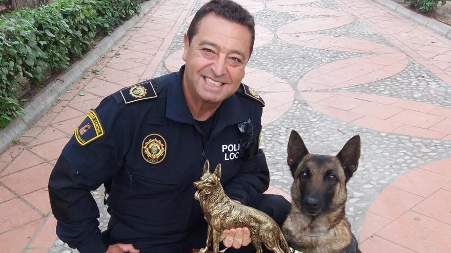 La Unidad Canina de la Policía Local de Elche recibe un premio por su eficacia