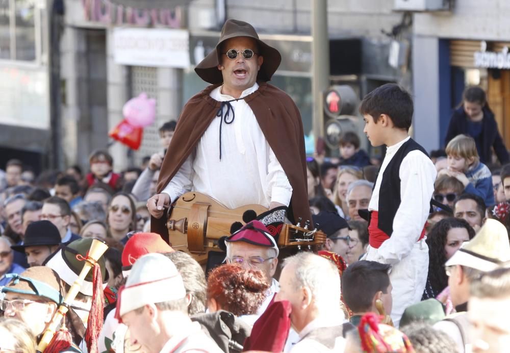 La representación de la Reconquista de Vigo vuelve a abarrotar las calles del Casco Vello de miles de vigueses