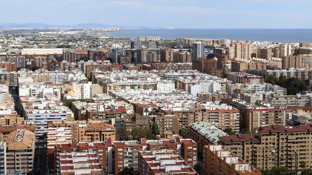 València conecta sus azoteas al sol