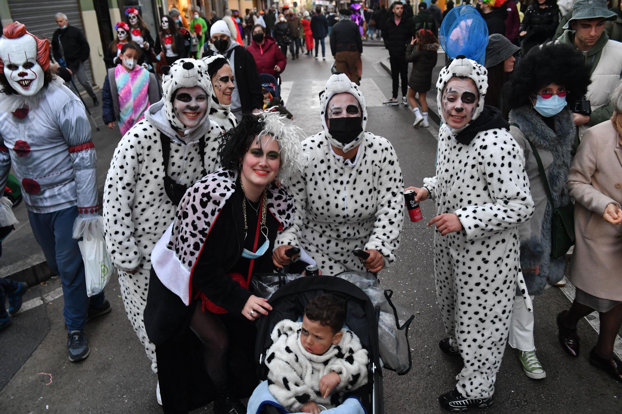 Martes de Carnaval: fiesta 'choqueira' en la calle de la Torre