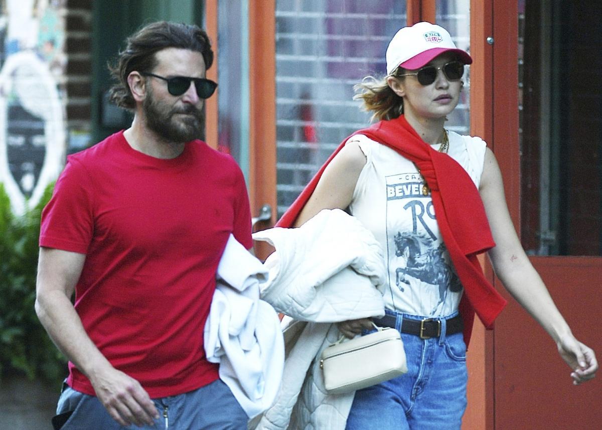 Gigi Hadid y Bradley Cooper publican su primera foto besándose