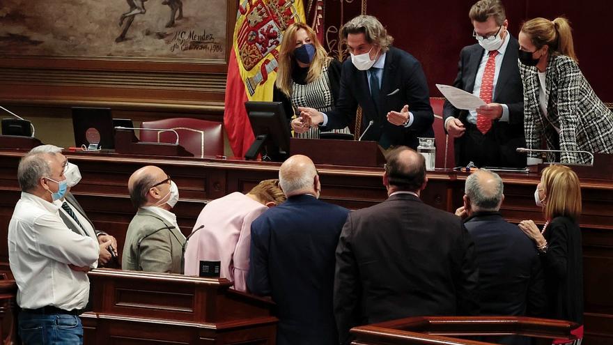 Podemos se queda solo en el Parlamento en contra de los trenes