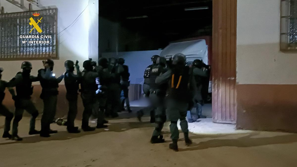 Un momento de la operación en la que se desmanteló la organización criminal.