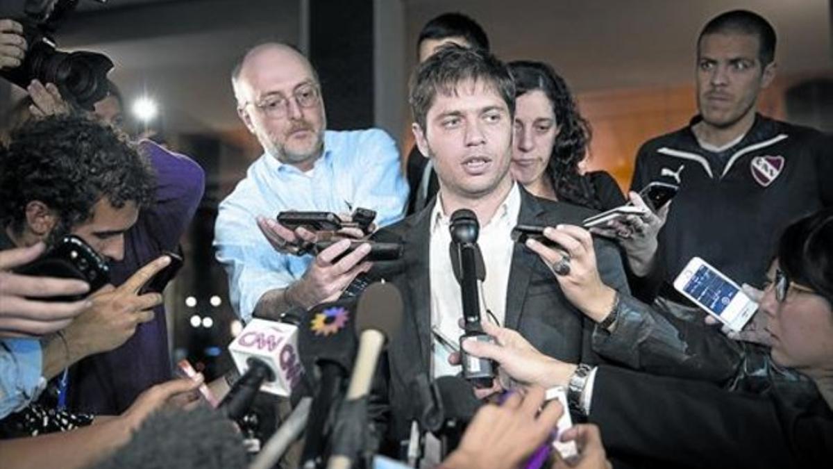 Kicillof, ministro de Economía de Argentina, atiende a la prensa.