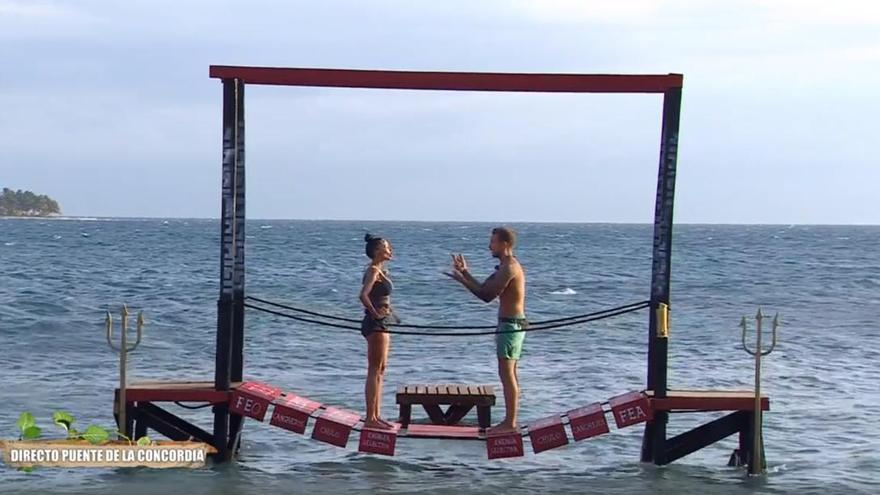 Los concursante en el &#039;Puente de la Concordia&#039;