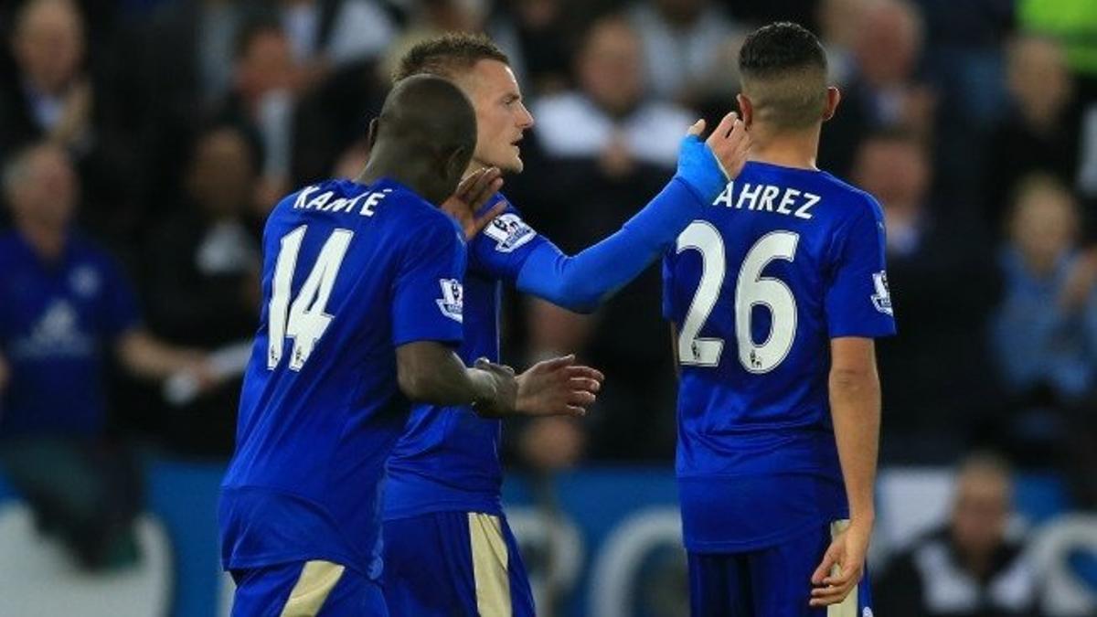 Vardy, junto a Mahrez y Kanté durante un partido del Leicester
