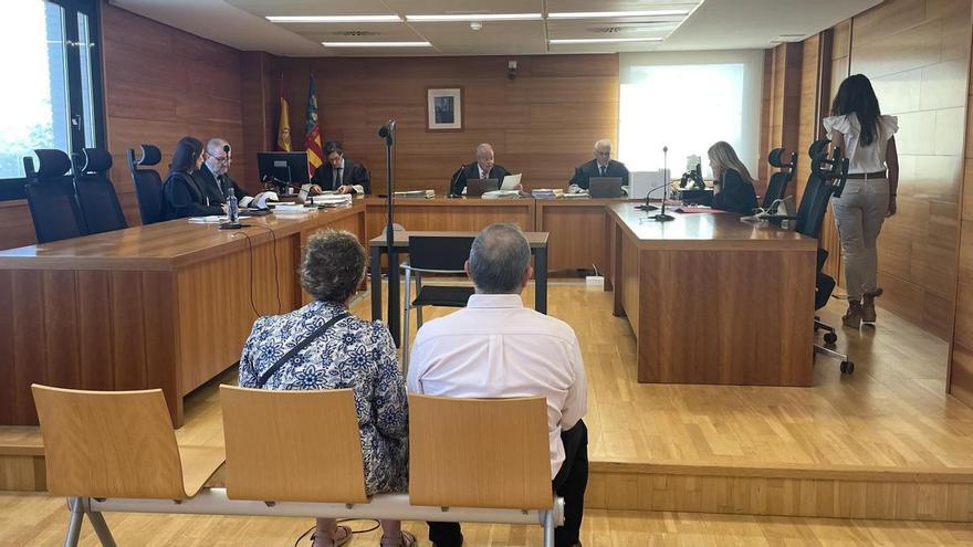 Extraño juicio en Castellón: El fiscal pide cárcel para un matrimonio por abusos y la hija dice que se lo inventó todo