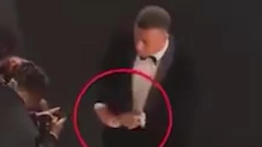 El momento viral de Mbappé instantes antes de anunciar el Balón de Oro
