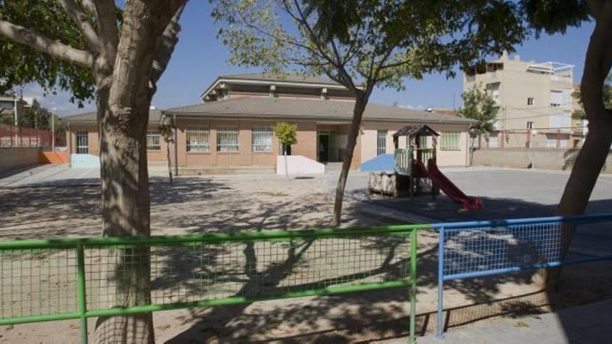 Vista del aulario del colegio de Vialamar.