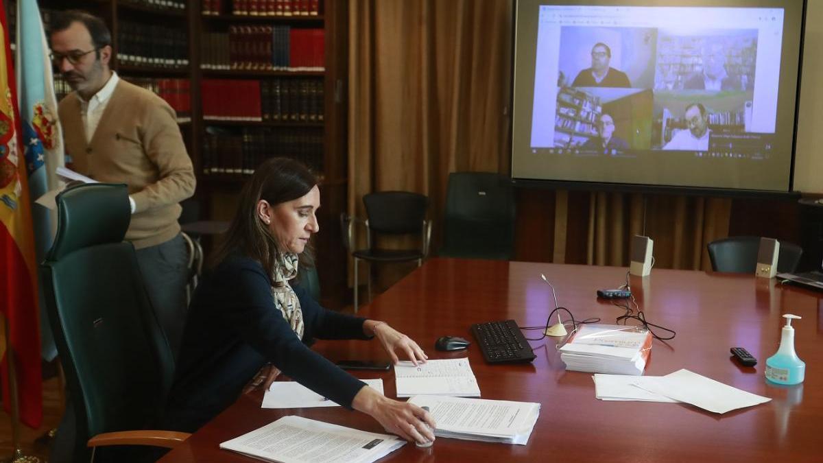 La conselleira de Educación en videoconferencia con los rectores.