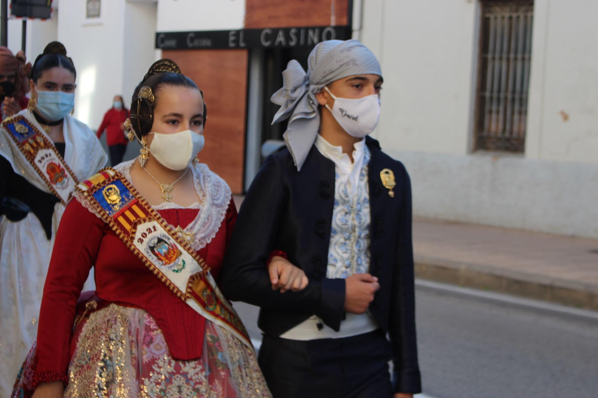 Carmen, Nerea y las cortes acompañan a las fallas de Quart y Xirivella en la procesión de la Senyera