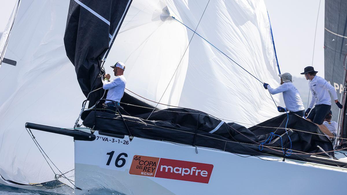 El 'Bazán' durante la primera jornada de regata de la Copa del Rey MAPFRE