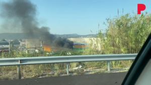 Incendio de un camión junto a la AP7