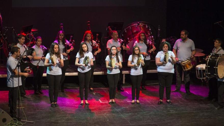 Un encuentro musical en el Teatro Cervantes de Petrer