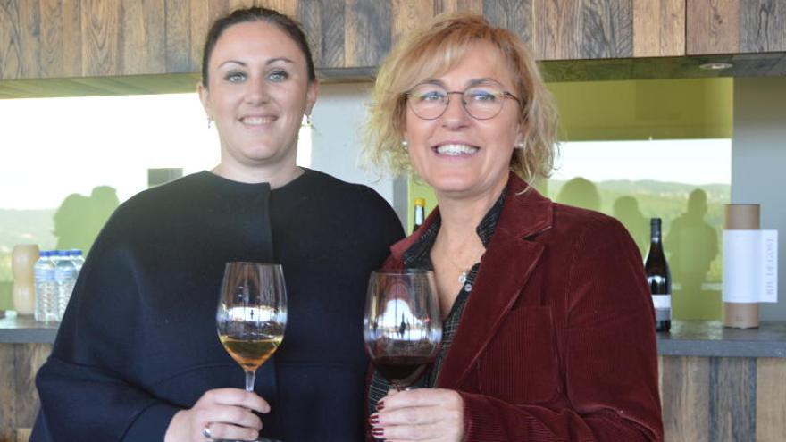 Edith Soler , enòloga i Mercè Sangüesa , directora del  Celler