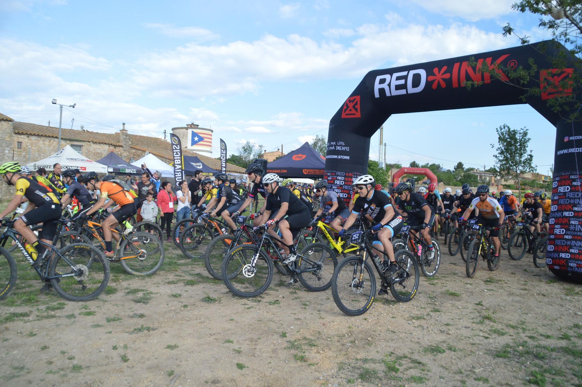 Dos-cents ciclistes estrenen a Llers l'Embruixada de BTT