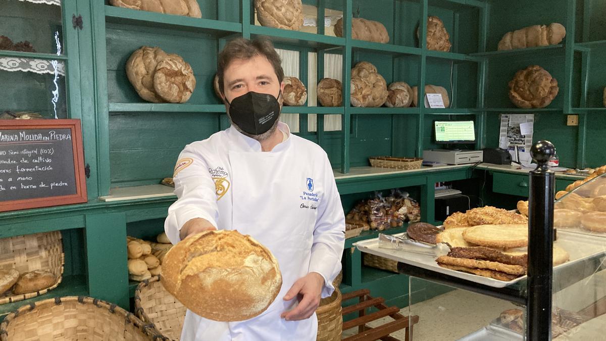 Omar Sánchez en su panadería