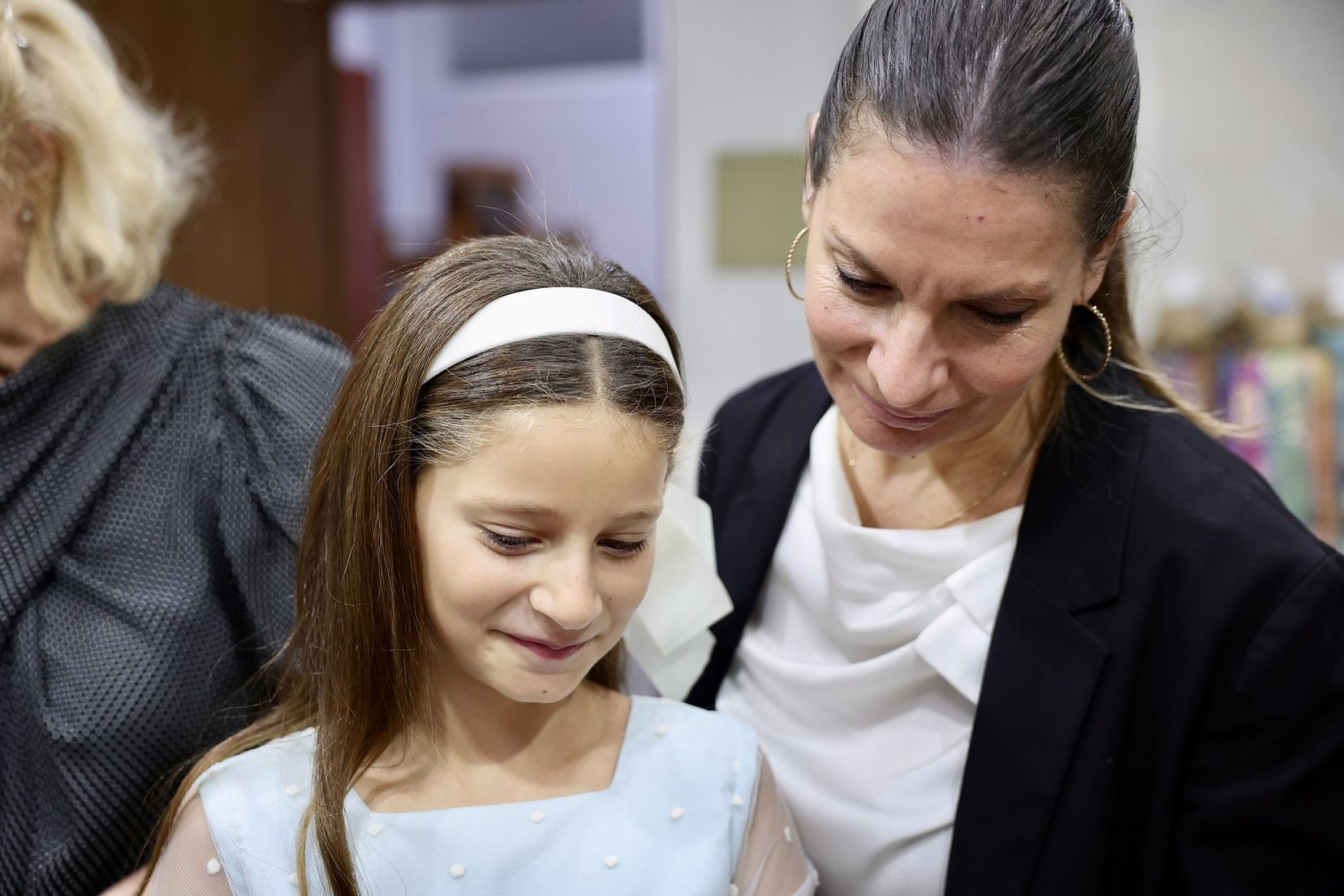 Carmen y Marta eligen sus espolines "Fallera Mayor de València"