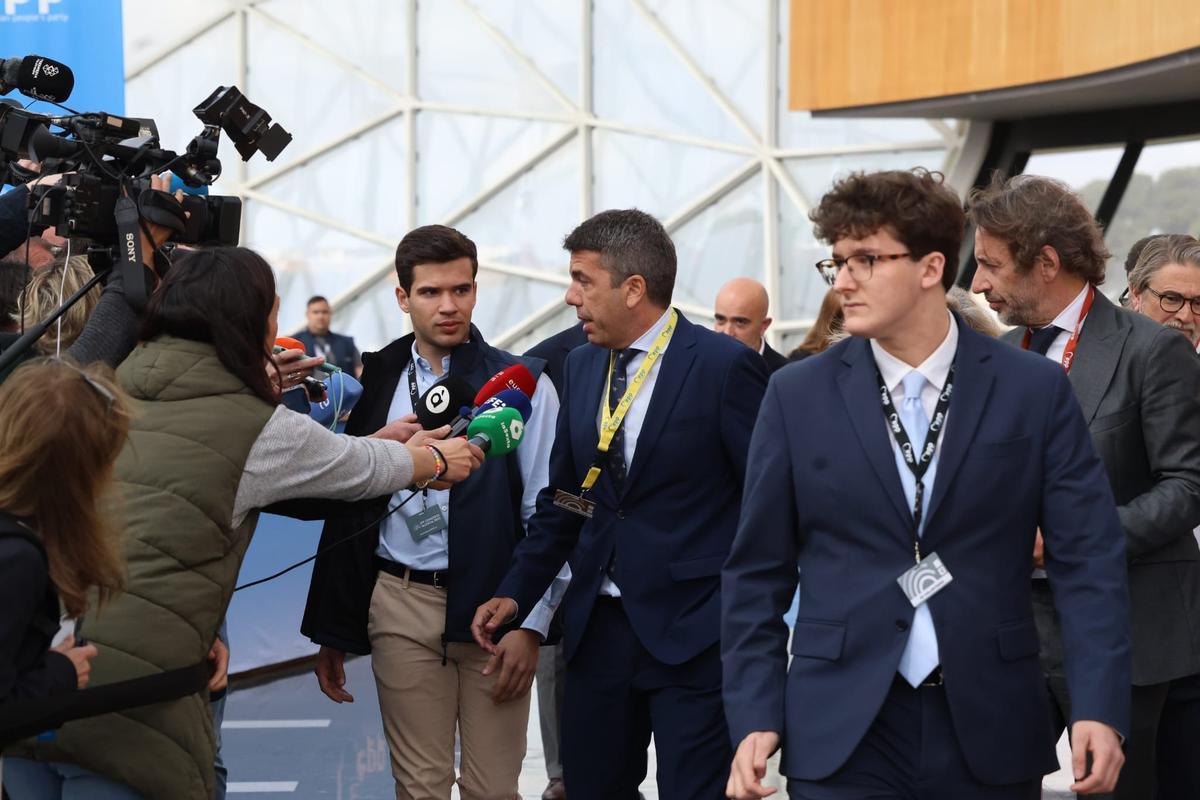 El president, a la salida de Feria Valencia