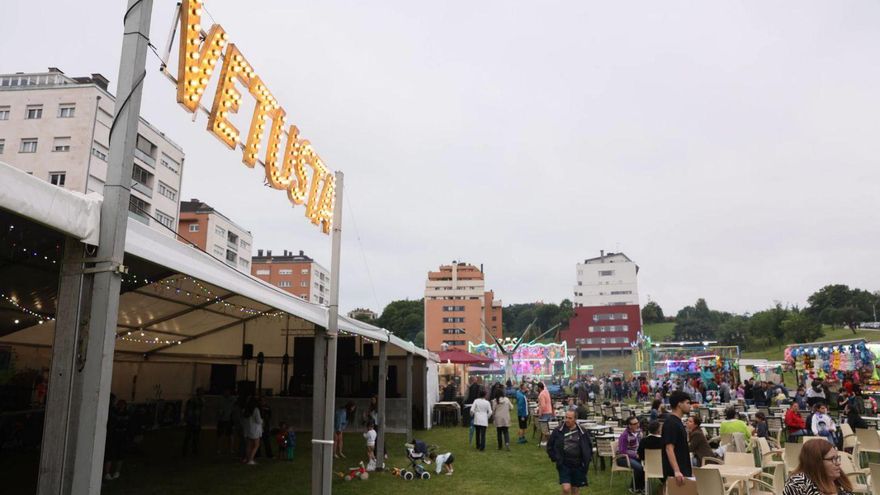 Ambiente en el arranque de las fiestas en Vetusta. | MARIO CANTELI