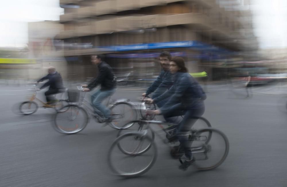 'Bicifestación' en Valencia con motivo del Día Mundial de la Bici