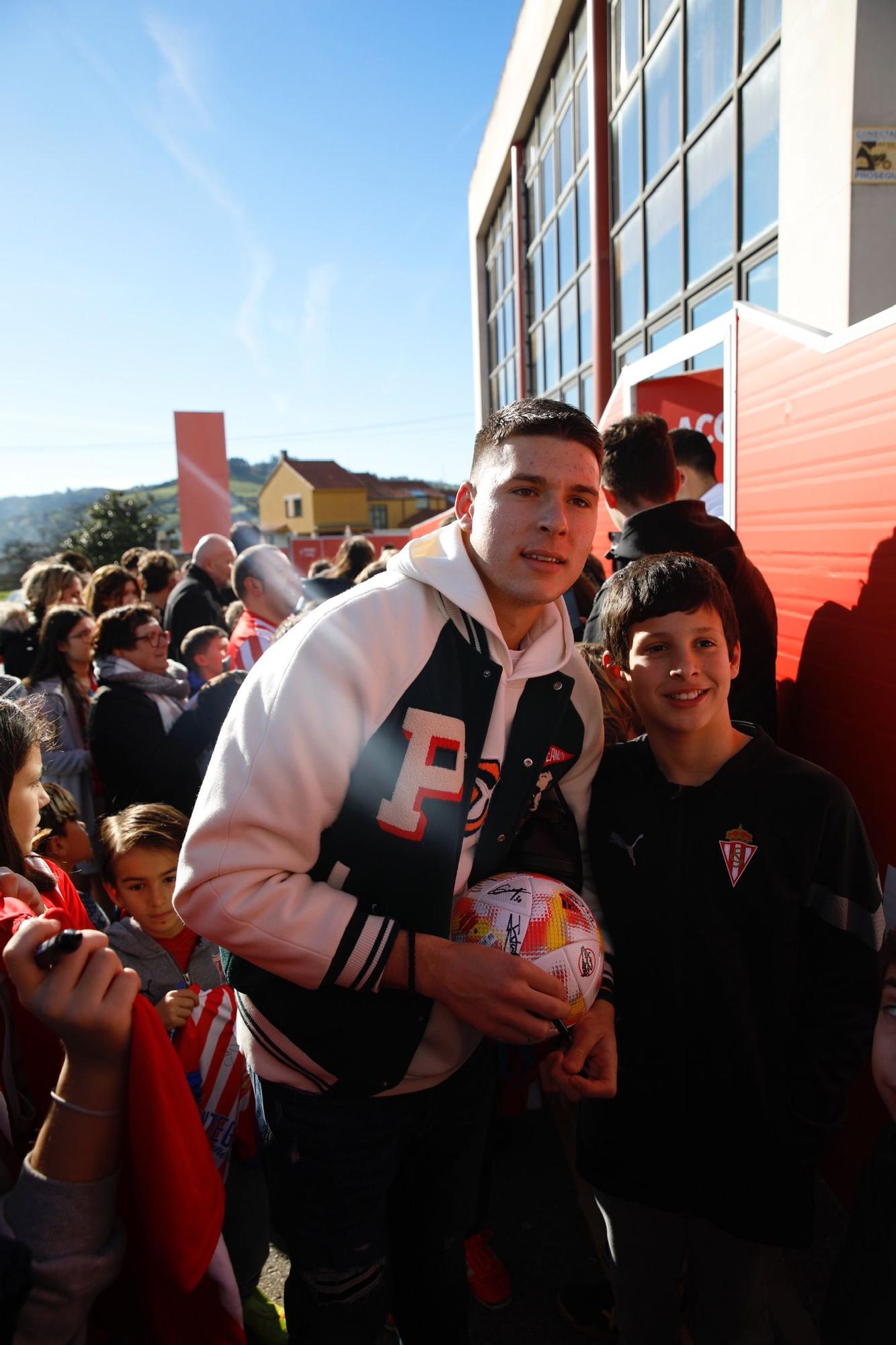 En imágenes: Así fue el encuentro entre aficionados y jugadores del Sporting