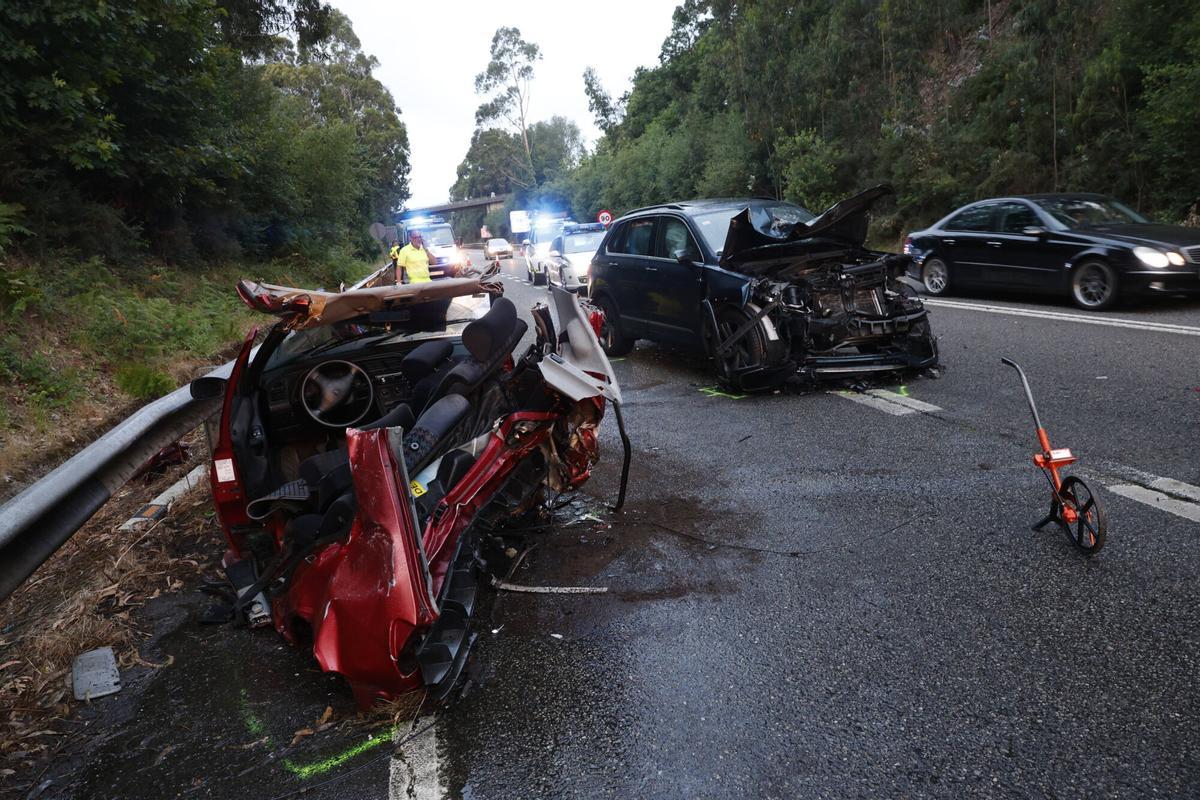 En imágenes: así fue el grave accidente que se saldó con un fallecido en la variante de Avilés