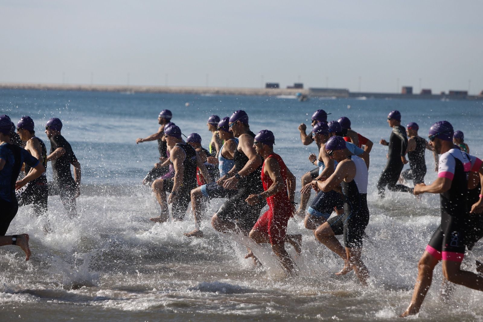 El Triatlón Playa de la Malvarrosa, en imágenes