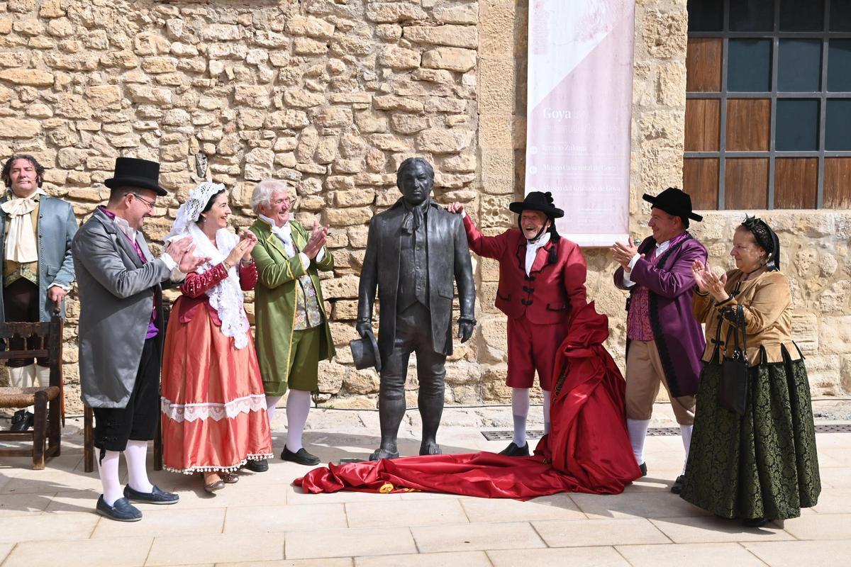Antonio López y Andrés García Ibáñez inauguraron su escultura de Goya en Fuendetodos el pasado 20 de septiembre.