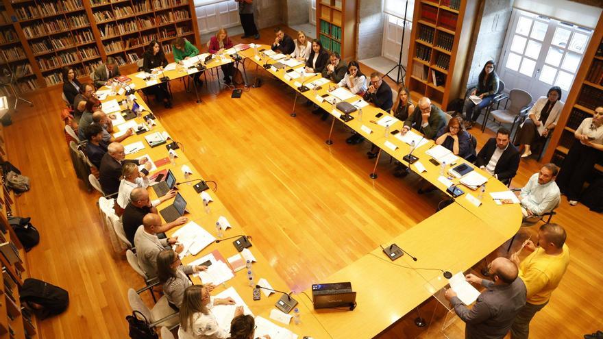 PP y no adscritos no cambian su voto: el pleno de Santiago tumbará el pago de facturas