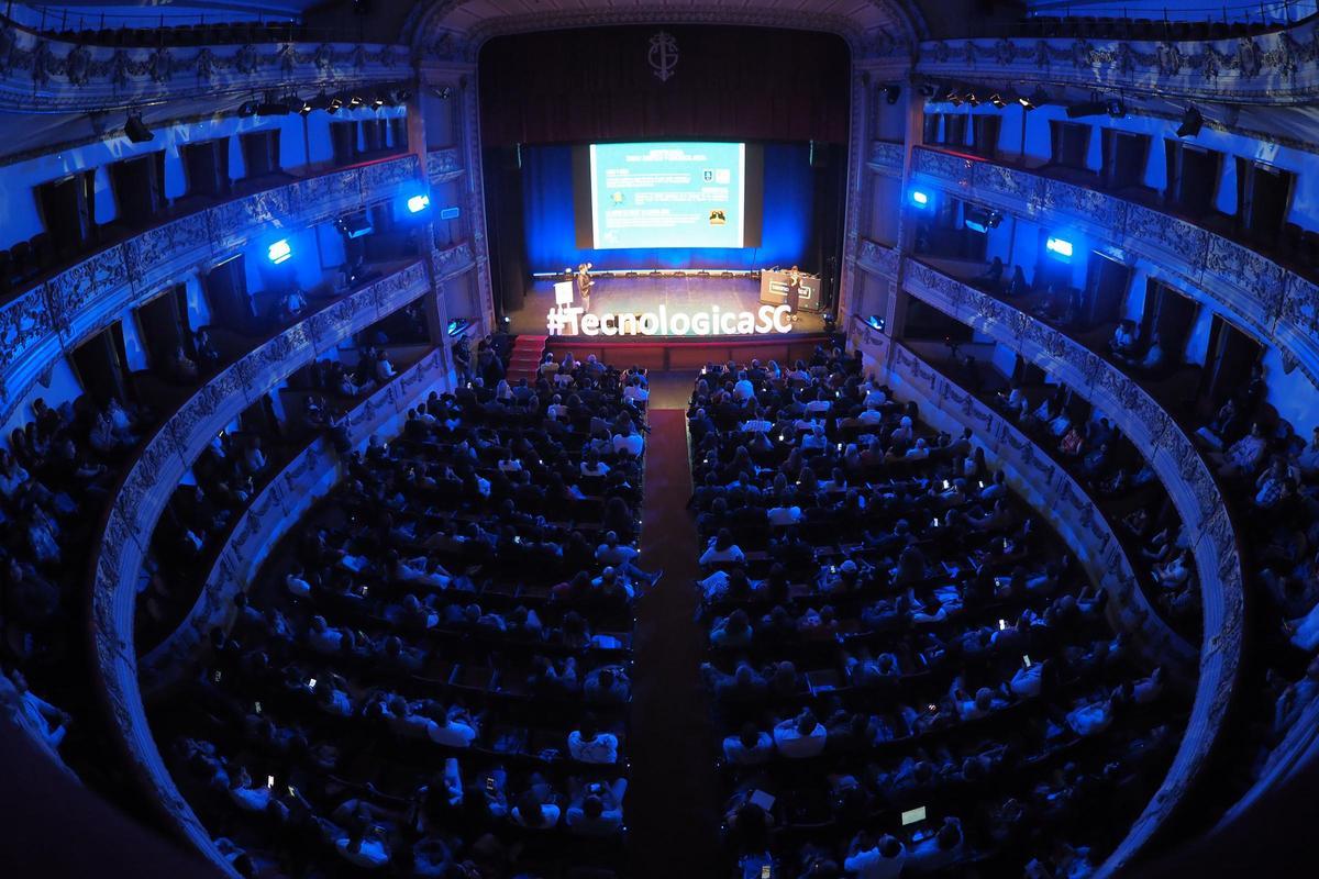Imagen de archivo: Tecnológica Santa Cruz en el Teatro Guimerá.