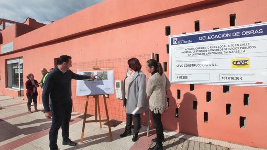 El teniente de alcalde de Las Chapas, Miguel Díaz, y la edil de Obras, Blanca Fernández, visitaron las obras.