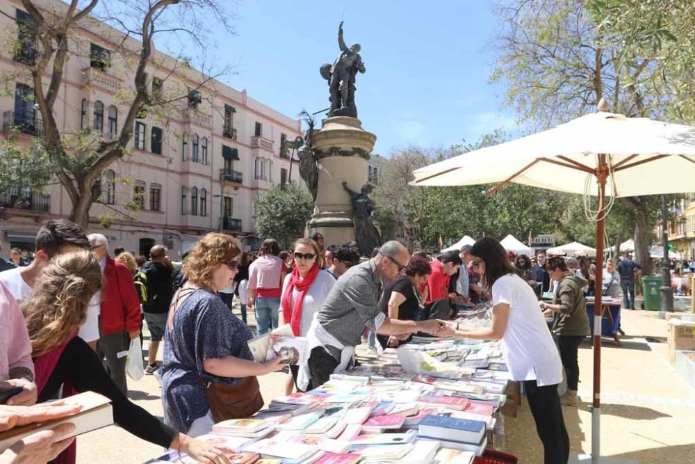 El Día del Libro ha registrado una gran afluencia de público