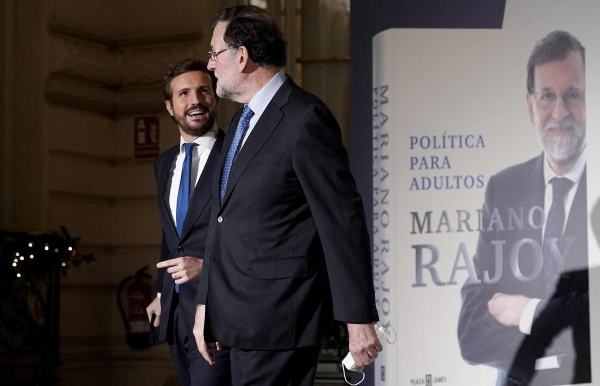 Pablo Casado e Isabel Díaz Ayuso, en la presentación del libro de Mariano Rajoy Política para adultos