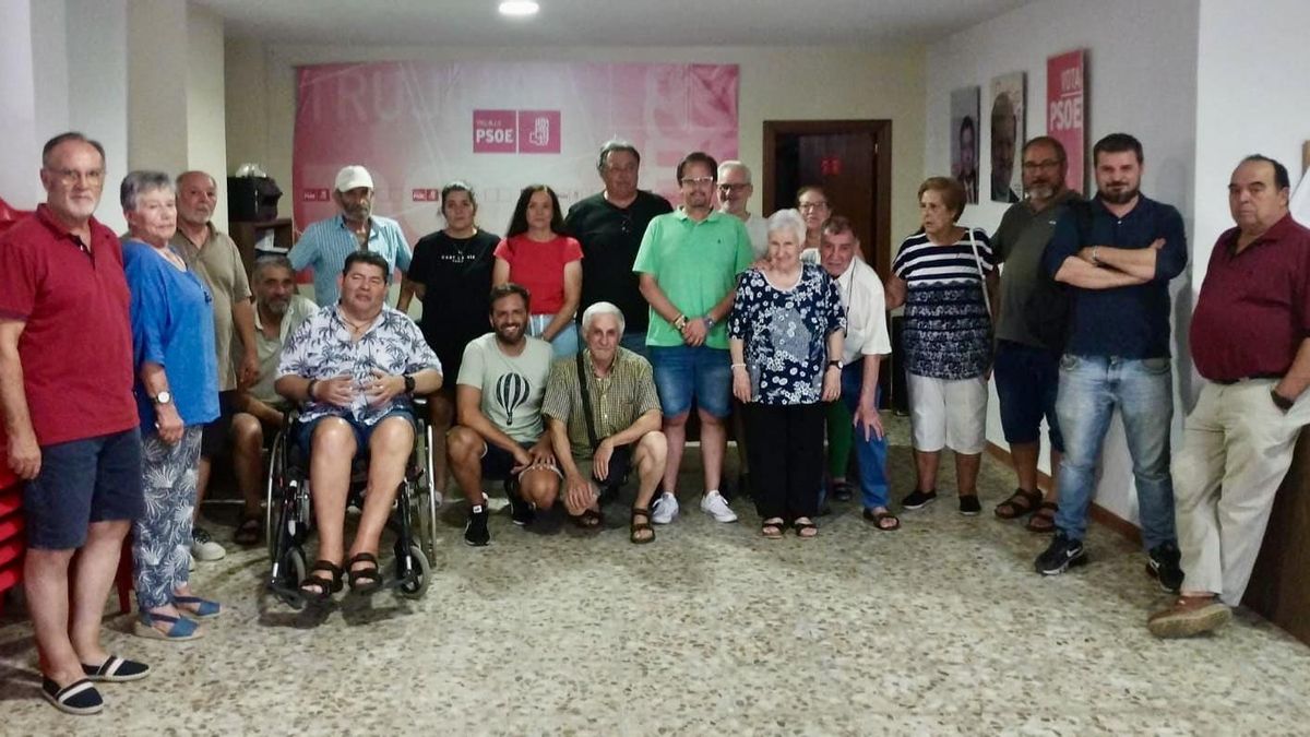 Miembros de la agrupación local del PSOE trujillano.