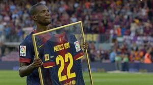 L’homenatge que ha rebut el defensa francès al Camp Nou en el seu últim dia com a jugador del Barça.