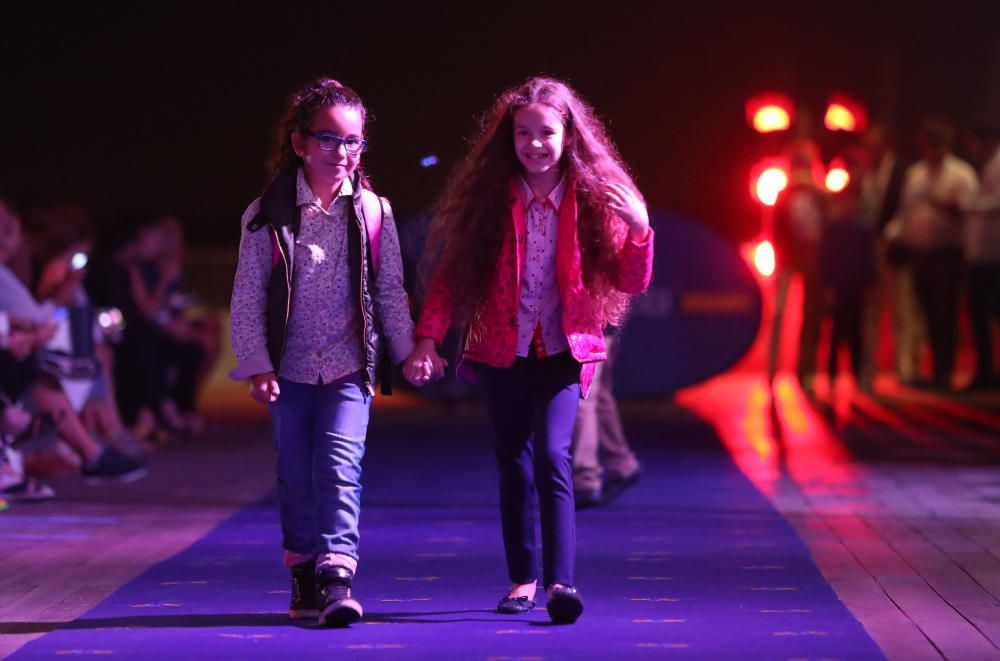 Desfile benéfico del Levante UD y Spagnolo en favor de Aspanion