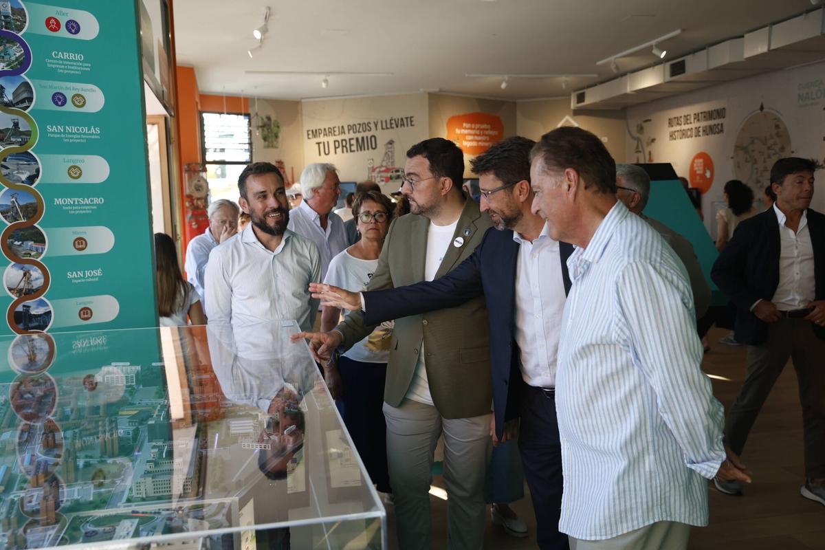 La visita de Adrián Barbón a la Feria de Muestras, en imágenes La visita de Adrián Barbón a la Feria de Muestras, en imágenes