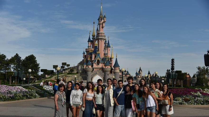 Así fue el viaje de tres formaciones de Matamá y Zamáns que pusieron banda sonora a las calles parisinas