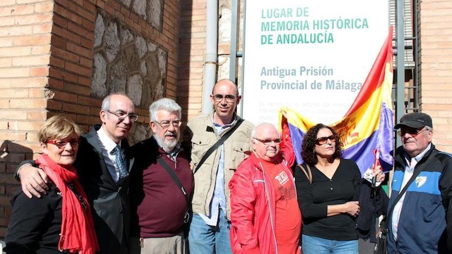 En acto han participado el exconcejal Pedro Moreno Brenes; el delegado del Gobierno andaluz, José Luis Ruiz Espejo; el alcalde de Málaga, Francisco de la Torre; y el director general de Memoria Democrática, Luis Naranjo.