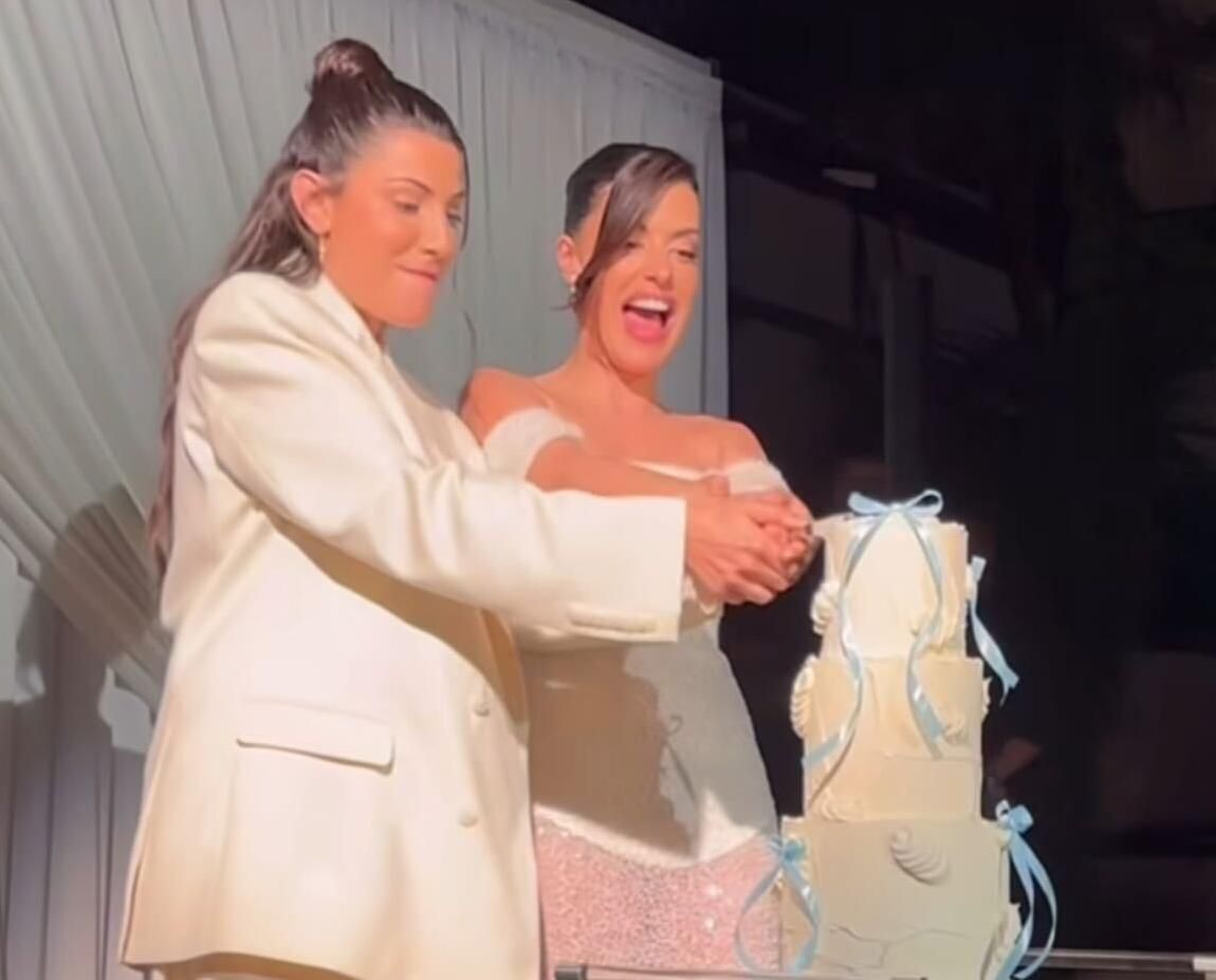 Dulceida y Alba cortaron el pastel al más puro método nupcial